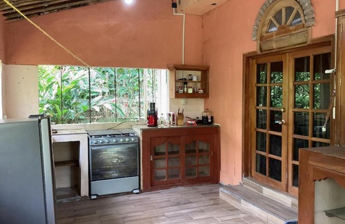 Tuxtla Chico House | Exotic flower cabin pool