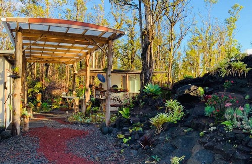 Mountain View House | Enchanting Garden Cottage at Vibrant Volcano Fissure