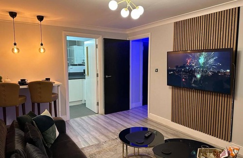 Convention Quarter Apartment | Elegant Jacuzzi Apartment with Balcony and Breakfast Included