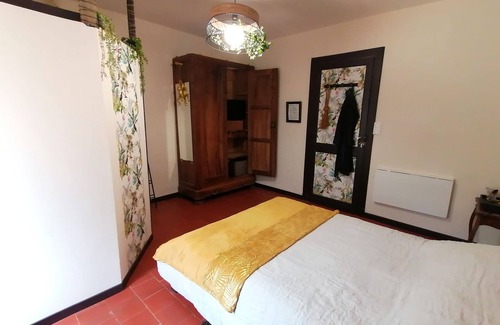 Cachen Bed & Breakfast | Exotic Room with Pool, Spa & Breakfast for Your Getaway
