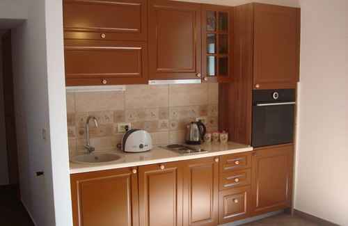 Ljuta Apartment | Serene & Sunny Escape with Ocean Views and Spa Amenities