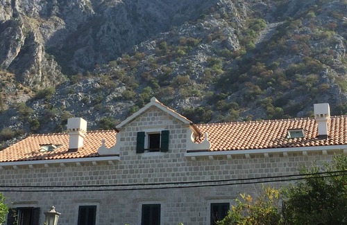 Ljuta Apartment | Serene & Sunny Escape with Ocean Views and Spa Amenities