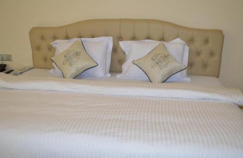 Cox's Bazar Hotel | Oceanfront Exotica Sampan: Family-Friendly Getaway