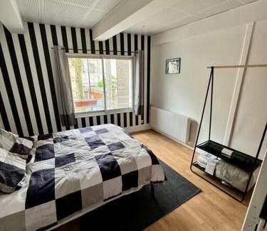 Quartier de la Goutte-d'Or Apartment | Immerse Yourself in Cinema Experience near Montmartre