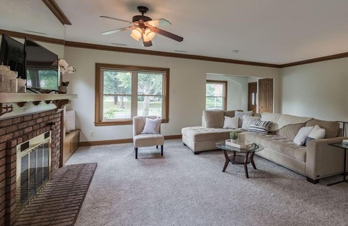 Des Moines Apartment | Comfortable 3-Bedroom Apartment in Downtown Des Moines