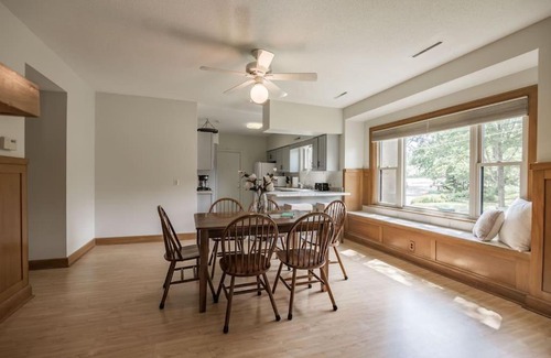 Des Moines Apartment | Comfortable 3-Bedroom Apartment in Downtown Des Moines