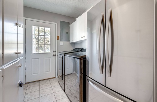 Oatmeal House | Discover Bertram Retreat: Poolside Escape on 28 Acres!