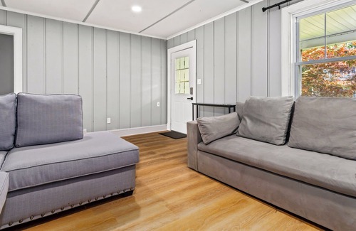 Mayo House | Expansive Beverly Triton Retreat