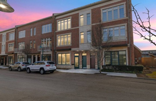 Birmingham Condo | Bright Condo with Volume Ceilings & Conference Room Access