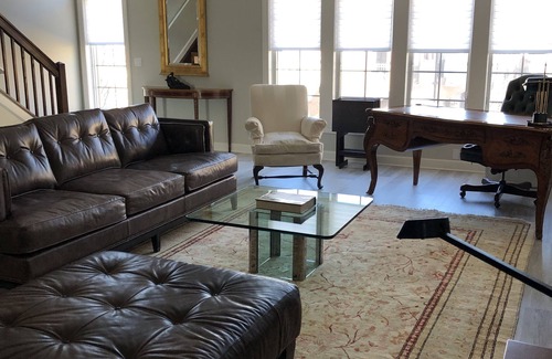 Birmingham Condo | Bright Condo with Volume Ceilings & Conference Room Access