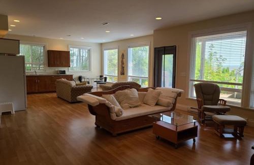 Point Roberts House | Expansive Dual-Kitchen Retreat
