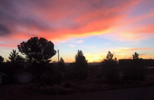 Clarkdale Apartment | Pet-Friendly Ground Floor Pensione with Family Comfort