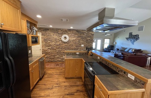 Caldwell Cabin | Beautiful Lodge on 200 Acres with Private Lake & Pool