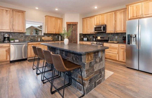 Grand Lake Cabin | Guest Rated 10/10: Pool Table & Mountain Views Near Town