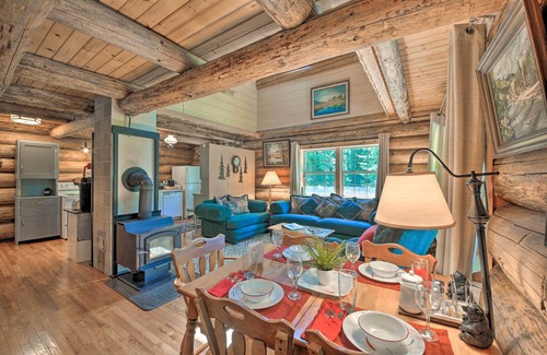 Bonners Ferry Cabin | Pet-Friendly Moyie Riverfront Cabin with Spa and Breakfast