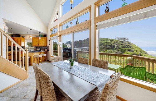 Gleneden Beach House | Oceanfront Retreat with Hot Tub & Stunning Views Await!