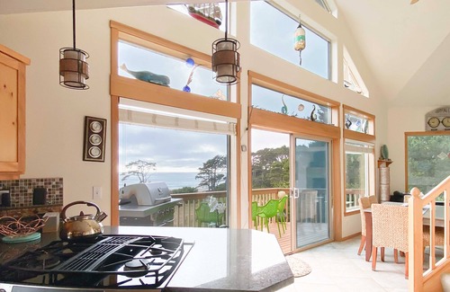 Gleneden Beach House | Oceanfront Retreat with Hot Tub & Stunning Views Await!