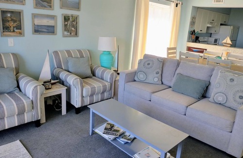 Saint Helena Island Condo | Ocean View Retreat: Pet-Friendly Master with King Bed