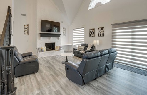 Pilot Point House | Inviting Pilot Point Home with Cozy Fireplace & Spa