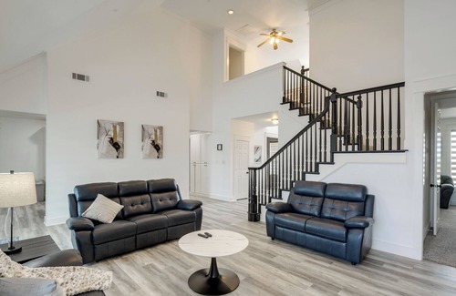 Pilot Point House | Inviting Pilot Point Home with Cozy Fireplace & Spa