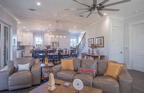 Pass Christian House | Gulf View Beach Home with Pool & 10/10 Guest Rating