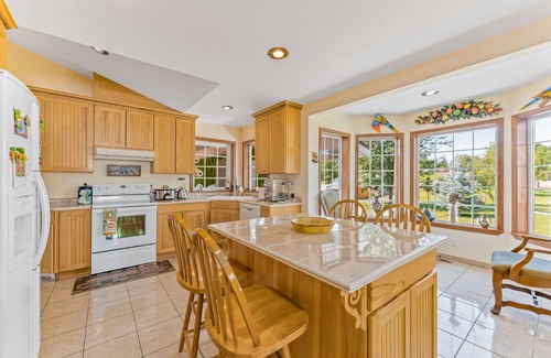 East Wenatchee House | Elegant Spanish-Style Retreat with Two Decks and Fast WiFi