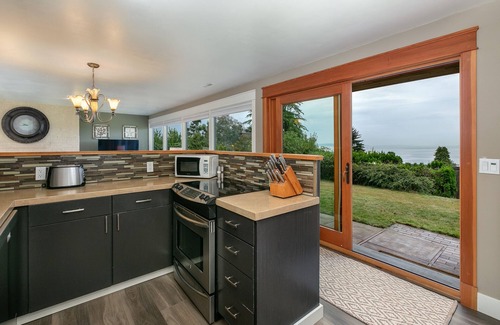 North Beach/Blue Ridge Apartment | Unmatched Puget Sound Views Near Ballard with Breakfast