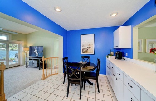 Harbor Bluffs House | Idyllic Waterfront Escape at Belleair Beach - Kayak & Relax
