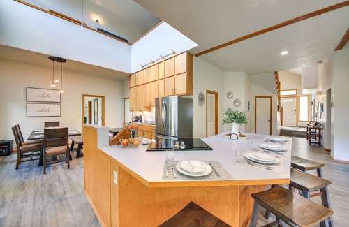Sagle House | Waterfront Escape with Kayaks & Stunning Views - Rated 9.8