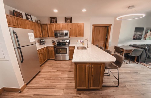 Mountain House House | Guest Rated 10/10: Expedition Station with Ocean View Amenities