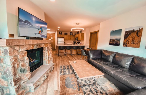 Mountain House House | Guest Rated 10/10: Expedition Station with Ocean View Amenities