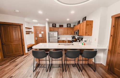 Mountain House House | Guest Rated 10/10: Expedition Station with Ocean View Amenities