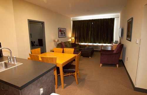 Snowshoe Hotel | Highly Rated Expedition Station - Ideal for Families & Accessibility