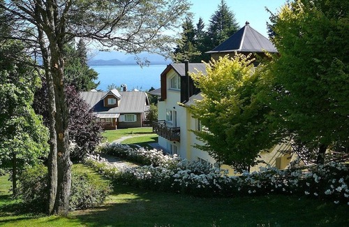 San Carlos de Bariloche Hotel | Experience Bariloche: Room with Stunning Outlook -Near Playa Del Centro