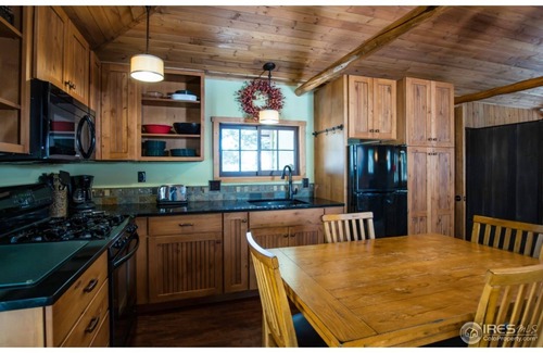 Estes Park House | Renovated 1921 Cabin with Lake View, Rated 10/10!