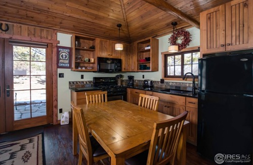 Estes Park House | Renovated 1921 Cabin with Lake View, Rated 10/10!