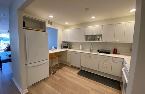 Longboat Key Apartment | Unwind at a Beachfront Resort in Longboat Key, Rated 10/10