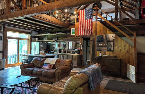 Bennington Other | Unique Cozy Barn Retreat Near Downtown Bennington