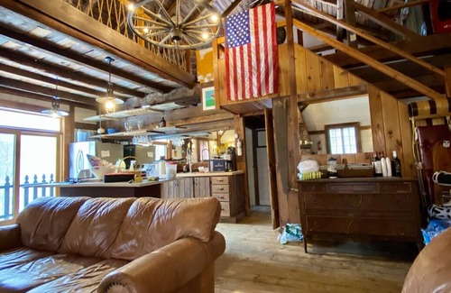 Bennington Other | Unique Cozy Barn Retreat Near Downtown Bennington