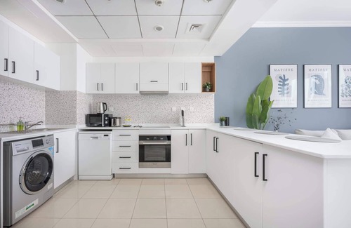 Dubai Marina Apartment | Experience amazing views in Dubai Marina!