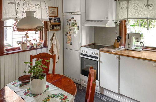 Sala House | Discover a Serene Getaway by Lake Ljömsebosjön