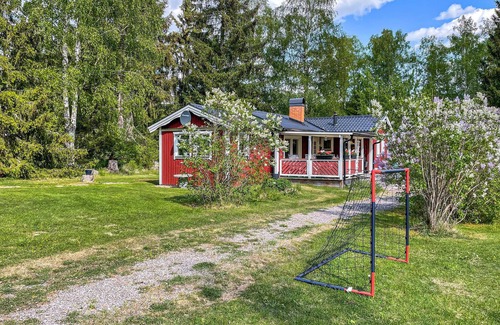 Sala House | Discover a Serene Getaway by Lake Ljömsebosjön