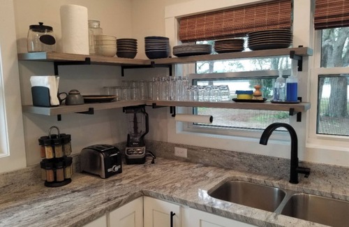 Quincy House | Discover Lake Point: Pet-Friendly Retreat with Top Reviews