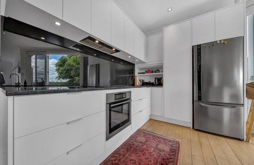 Devonport House | Beautiful 3-Bedroom Oceanfront Home in Auckland