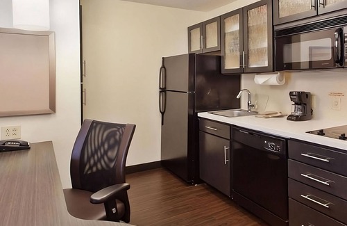 North Olmsted Resort | Discover a Pet-Friendly Stay in North Olmsted with Kitchenette