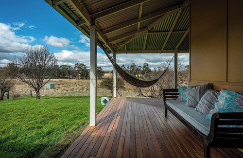 Meroo House | Discover Lone Pine Farmhouse in Picturesque Mudgee
