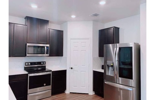 Georgetown House | Guest Rated 10/10: Stylish 3-Bedroom Family Retreat