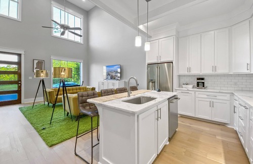 Hattiesburg Villa | Unforgettable Stay in Hattiesburg's Prime Location!