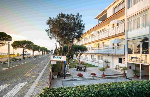 Lignano Sabbiadoro Apartment | Experience Our Inviting Flat with Spa & Pet-Friendly Amenities