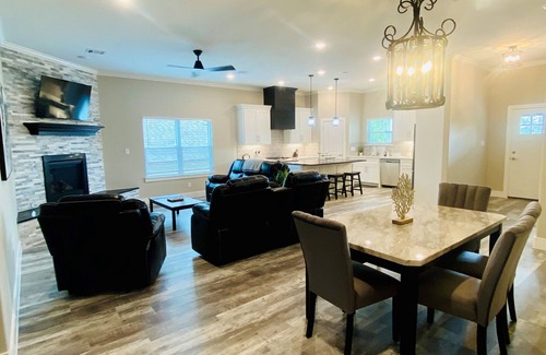 Kemah House | Discover Kemah: Gorgeous 3-Bedroom Retreat with Family Amenities